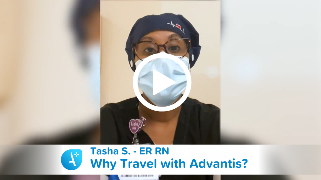 Er travel nurse in scrubs sharing her story about traveling with advantis medical