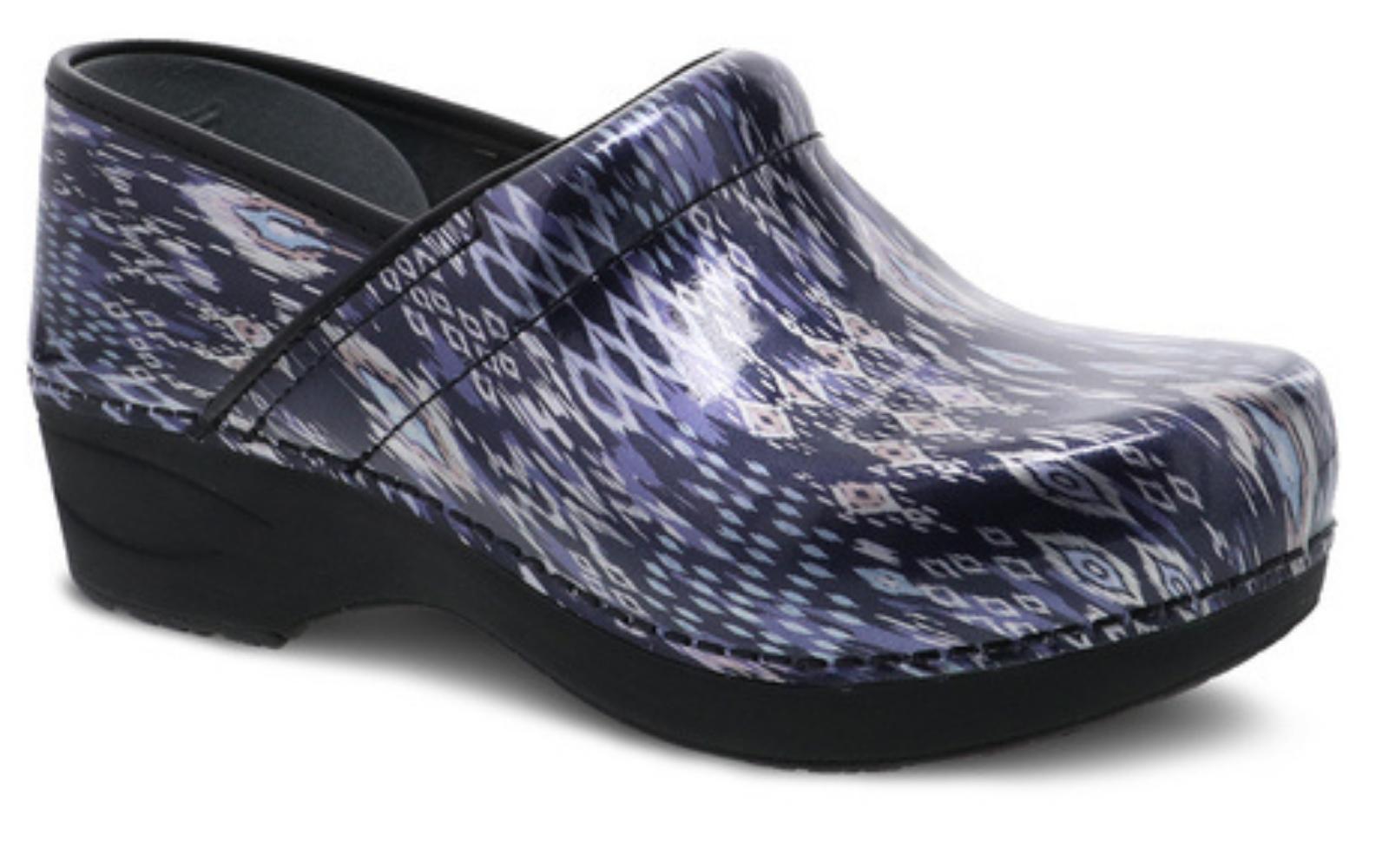 best nursing clogs