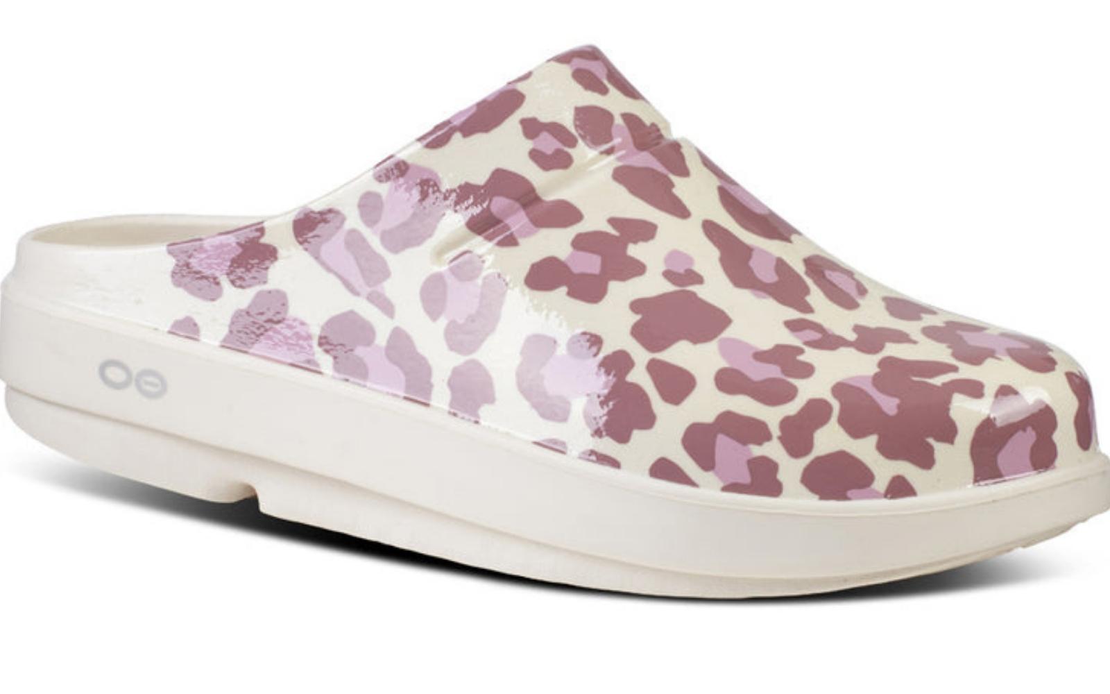 best nursing clogs